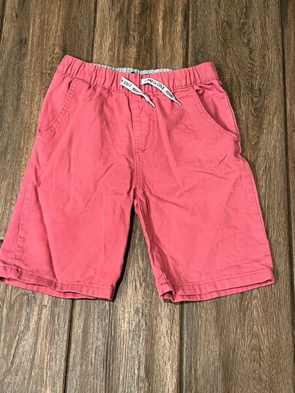 🩳 LN (with a slight flaw) Kenneth Cole brand boys or girls shorts